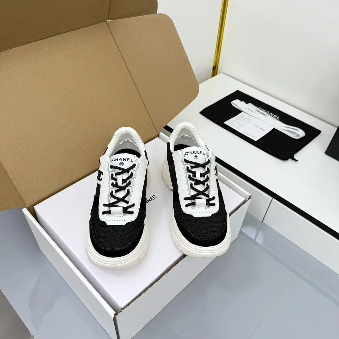 👟👟Ex-factory price 620👟👟 Chanel bread shoes ~ original calfskin panda shoes Chanel 25C latest hot style panda black and white sports shoes casual sneakers Xiaoxiang hot item classic black and white panda color coco girls must pay Fabric: original custom mixed sheepskin lining: original imported breathable mesh lining outsole: Original molded rubber + TPU combination Size: Women's 35-41